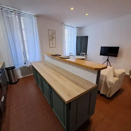 Hypercentre, Coquet En Rez-de-chaussee Apartament